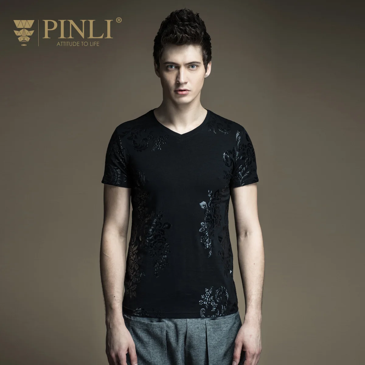 2019 Palace Linkin Park No Pinli Products In The Summer Of 2017, New Printing Quality V Collar Short Sleeved T-shirt B172511281
2019 Palace Linkin Park No Pinli Products In The Summer Of 2017, New Printing Quality V Collar Short Sleeved T-shirt B172511281