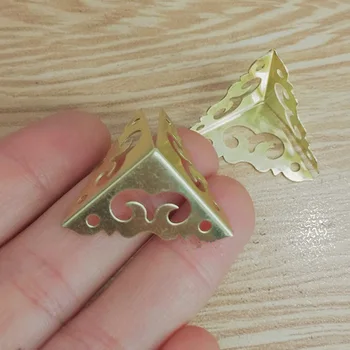 Vintage Wooden Box Cloud Coner,Iron Protector,Embellishment Findings Triangle Corners Antique Hollow Pattern 20mm,40Pcs
Vintage Wooden Box Cloud Coner,Iron Protector,Embellishment Findings Triangle Corners Antique Hollow Pattern 20mm,40Pcs