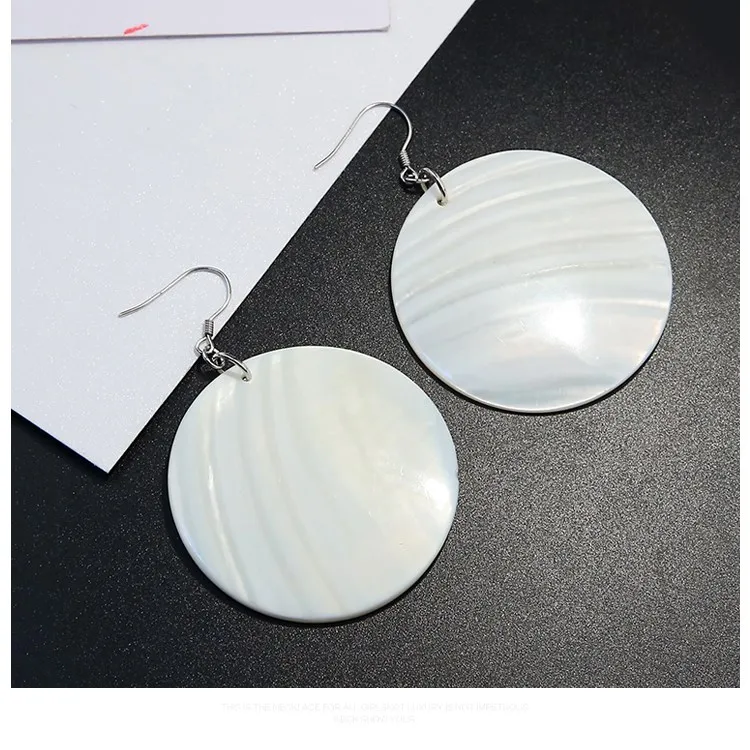 S925 silver ear ring female version temperament personality ear ring simple white shell earrings round plate eardrop
S925 silver ear ring female version temperament personality ear ring simple white shell earrings round plate eardrop