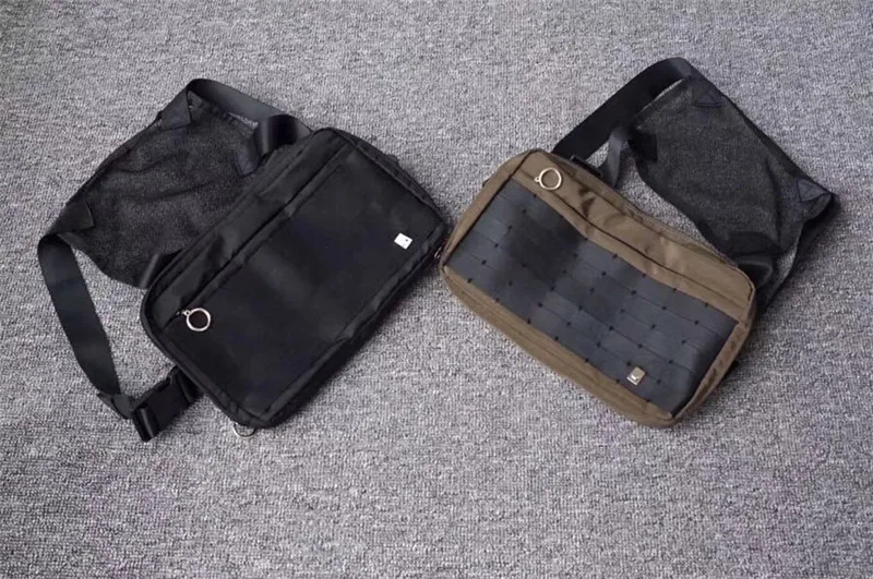 Alyx cross shoulder New hot fashion hip hop streetwear functional Top Tee kanye west 
Alyx cross shoulder New hot fashion hip hop streetwear functional Top Tee kanye west