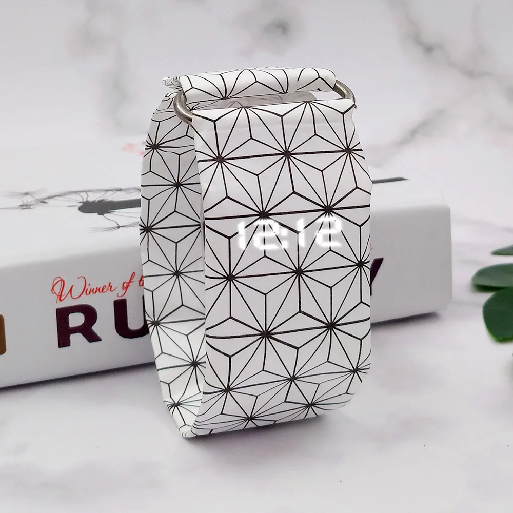 Creative electronic paper watch smart paper watch smart tear resistant paper watch water cube
Creative electronic paper watch smart paper watch smart tear resistant paper watch water cube