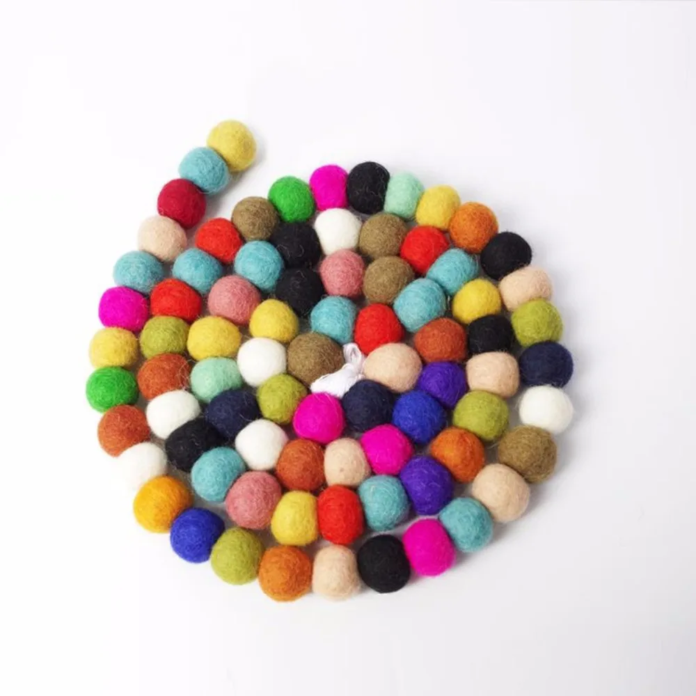 60pcs Black White Grey And Blue 16FT Nepal Wool Ball Garland Nursery Christmas Wool Pom Pom Felt Garland Party Decor
60pcs Black White Grey And Blue 16FT Nepal Wool Ball Garland Nursery Christmas Wool Pom Pom Felt Garland Party Decor