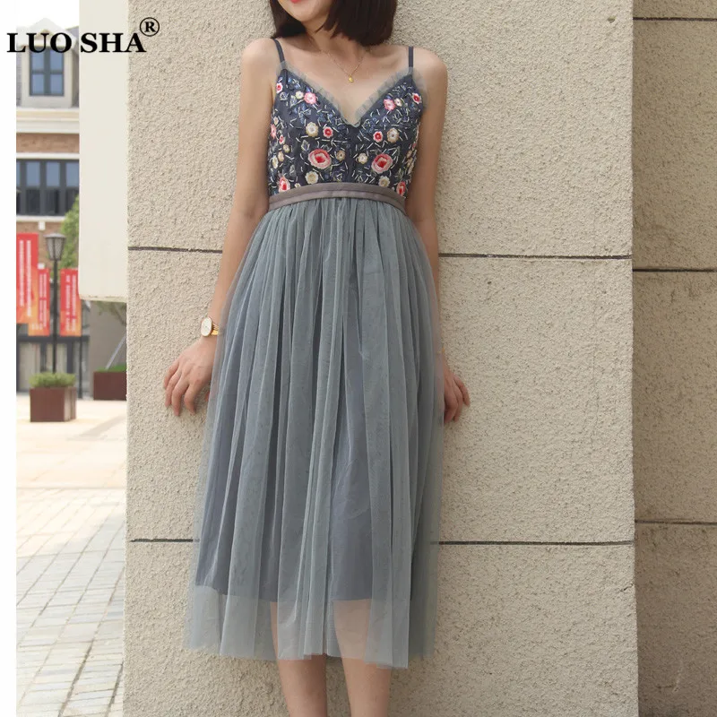 LUOSHA Women 2019 New Summer Spaghetti Strap Ball Gown Dress Women Backless V Neck Embroidery Chiffon Mesh Patchwork Vestiodos
LUOSHA Women 2019 New Summer Spaghetti Strap Ball Gown Dress Women Backless V Neck Embroidery Chiffon Mesh Patchwork Vestiodos