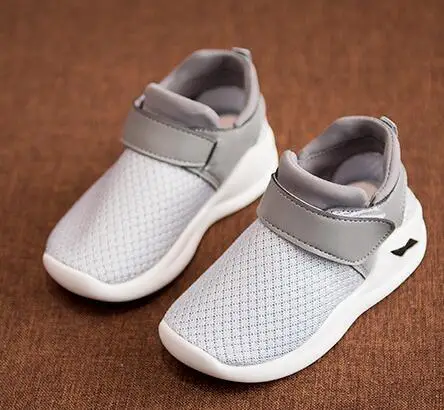 HONGTEYA New air mesh baby sneakers super light net shoes kids girls boys first walkers children Solid sports shoes 3 colors
HONGTEYA New air mesh baby sneakers super light net shoes kids girls boys first walkers children Solid sports shoes 3 colors