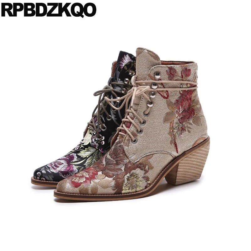 Booties Ankle Short Designer Suede Shoes 2017 Embroidery Front Lace Up Casual Boots Autumn Black Flower Pointed Toe Chunky Mid
Booties Ankle Short Designer Suede Shoes 2017 Embroidery Front Lace Up Casual Boots Autumn Black Flower Pointed Toe Chunky Mid