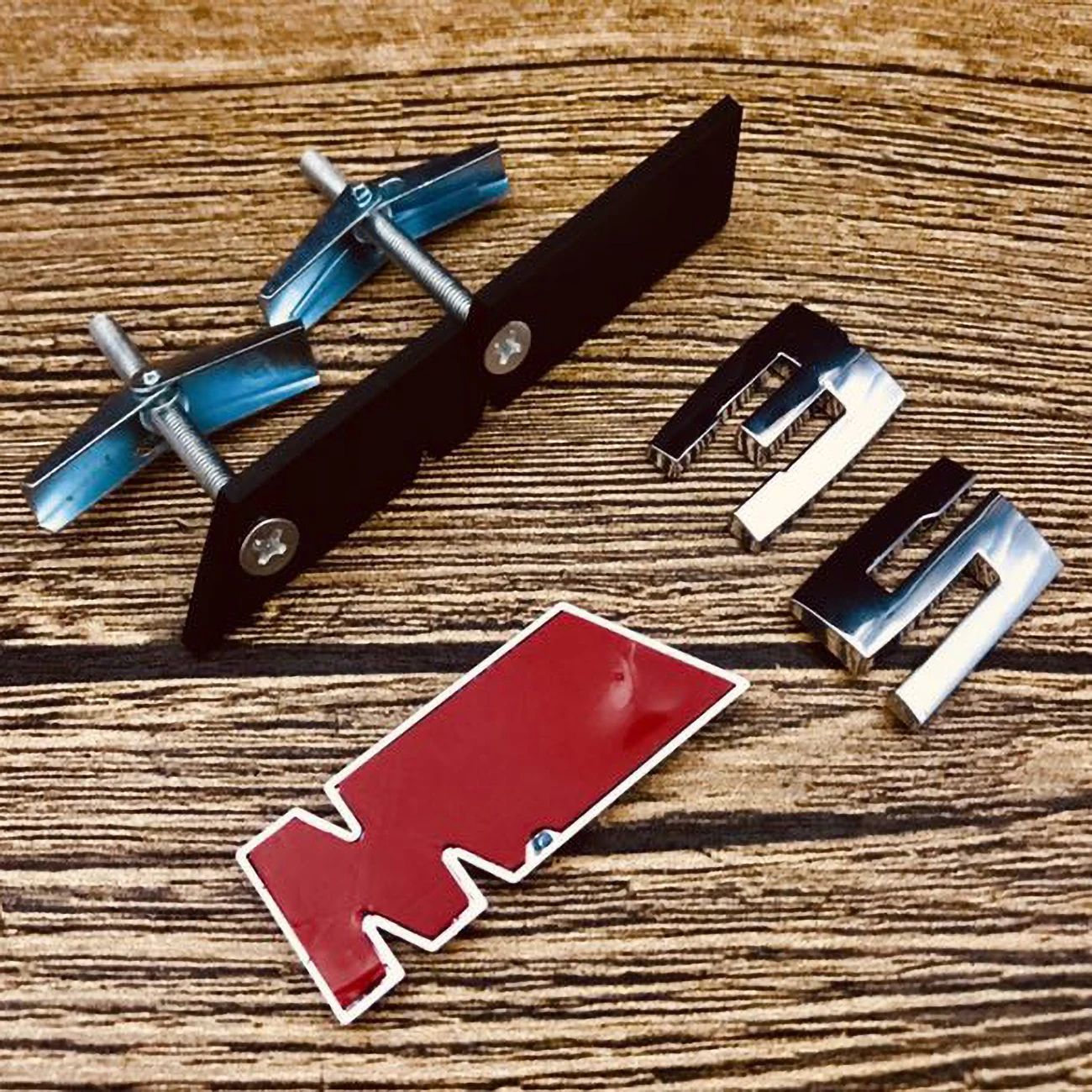 Car Accessories Front Grille M emblem sticker for 1 3 4 5 series M1 M3 M4 M5 X5 X6 universal for all series double grille 
Car Accessories Front Grille M emblem sticker for 1 3 4 5 series M1 M3 M4 M5 X5 X6 universal for all series double grille