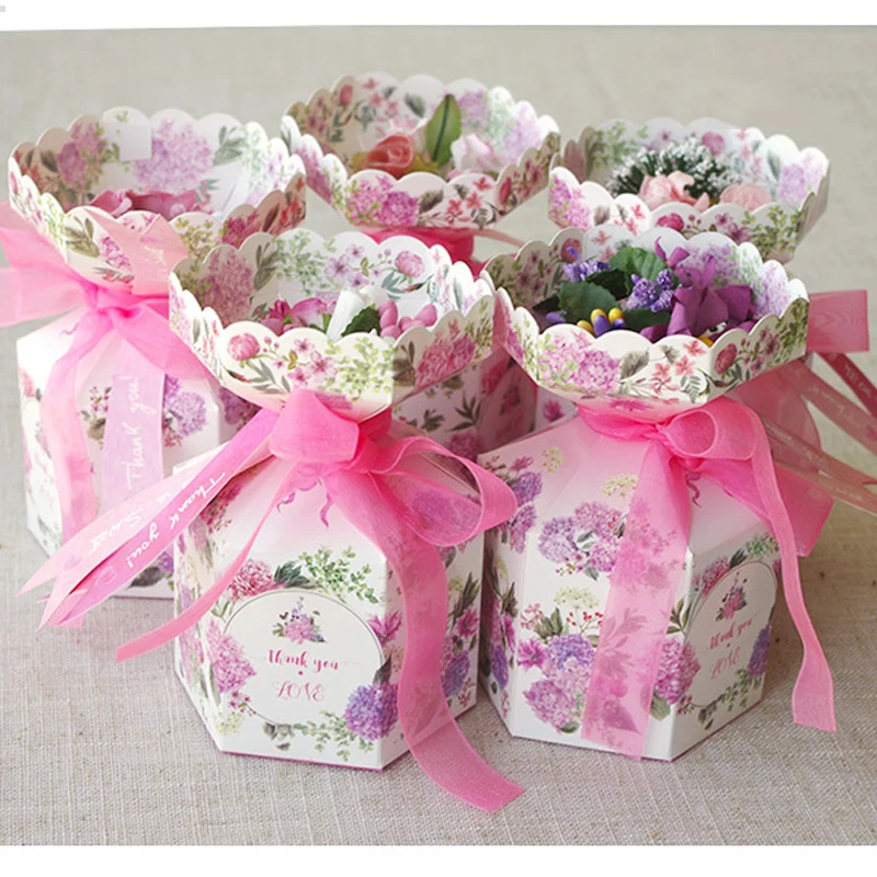 Wedding candy box Hand-painted flowers creative wedding candy bag gift Candy packaging box wedding festival decor accessories
Wedding candy box Hand-painted flowers creative wedding candy bag gift Candy packaging box wedding festival decor accessories