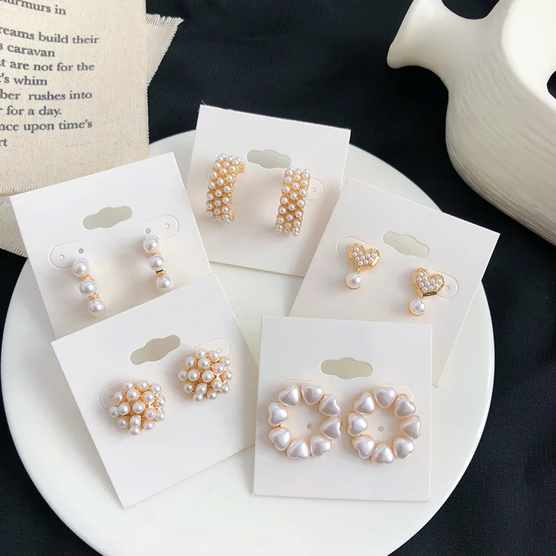 Korean Fashion Gold Geometric C Heart Earrings for Women Girl Party Wedding Small Stud Pearl Earring Jewelry boucle d’oreille
Korean Fashion Gold Geometric C Heart Earrings for Women Girl Party Wedding Small Stud Pearl Earring Jewelry boucle d’oreille