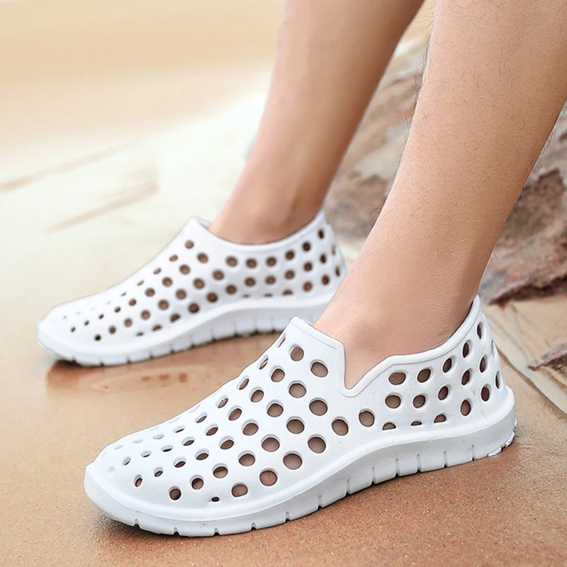 2018 Summer shoes Men sandals Flat beach sandals breathable Hole Shoes size 36-45
2018 Summer shoes Men sandals Flat beach sandals breathable Hole Shoes size 36-45