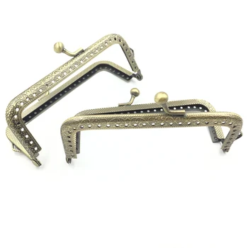 1Pc Kiss Clasp Lock Clutch Coins Purse Handbag Wallet Handle DIY Accessories Vintage Bronze Tone Rectangle Metal Frame 10.5cm
1Pc Kiss Clasp Lock Clutch Coins Purse Handbag Wallet Handle DIY Accessories Vintage Bronze Tone Rectangle Metal Frame 10.5cm