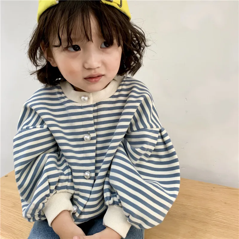 Autumn 2019 fashion girls Pearl clasp loose sleeve striped jackets kids chldren cotton all-match casual coats
Autumn 2019 fashion girls Pearl clasp loose sleeve striped jackets kids chldren cotton all-match casual coats