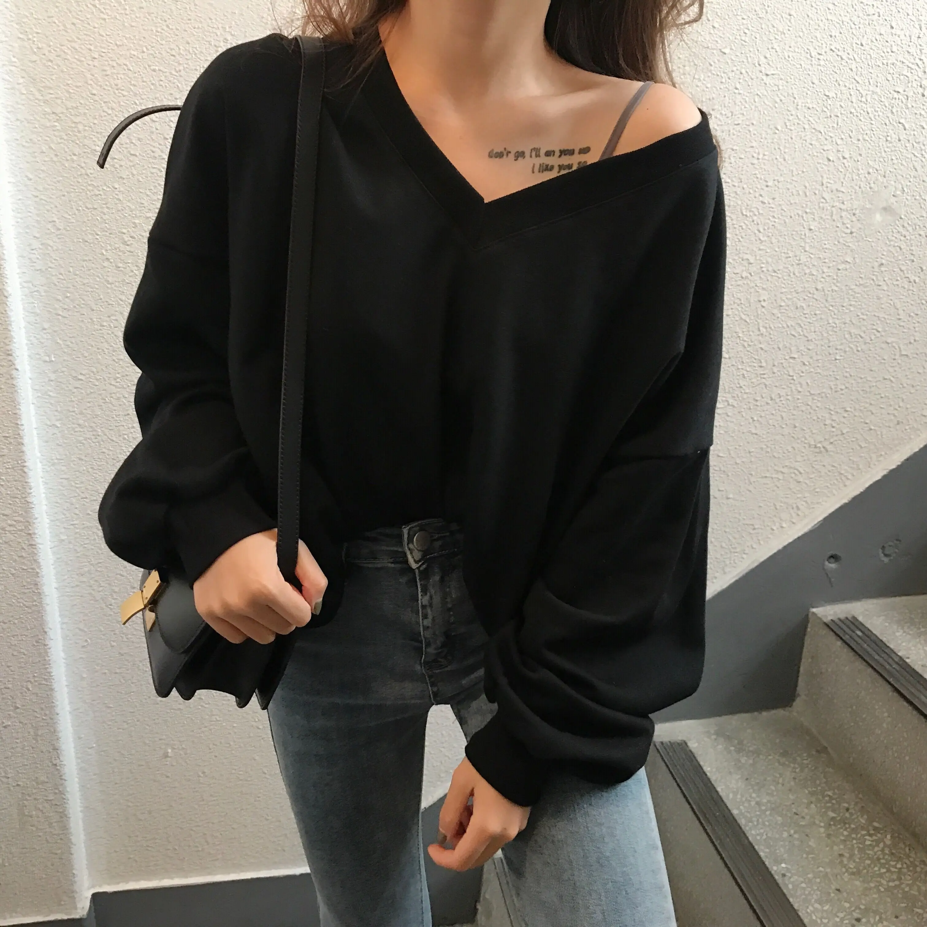 New Ins Harajuku Sweatshirt Minimalist Temperament Big V-neck Hoodie Leak Shoulder Bat Sleeve Sweatshirt Women Spring Autumn
New Ins Harajuku Sweatshirt Minimalist Temperament Big V-neck Hoodie Leak Shoulder Bat Sleeve Sweatshirt Women Spring Autumn