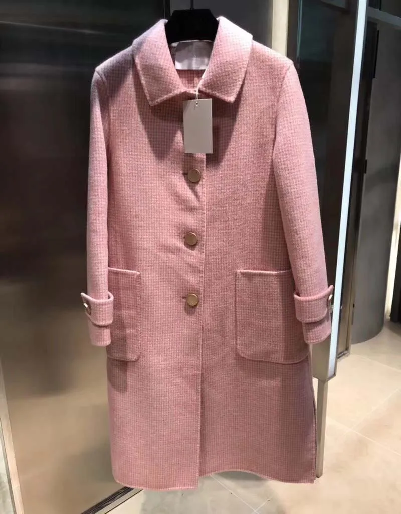 Simple fashion pink coat female classic cute office coats of women's cashmere vadim very good texture autumn-winter clothes
Simple fashion pink coat female classic cute office coats of women's cashmere vadim very good texture autumn-winter clothes