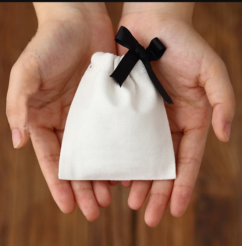 Cotton Gift Pouch with black ribbon 5x7cm 8x10cm 9x12cm(3.5"x4.75") 10x15cm(4"x6") 13x17cm Jewelry Makeup Packaging Bag
Cotton Gift Pouch with black ribbon 5x7cm 8x10cm 9x12cm(3.5"x4.75") 10x15cm(4"x6") 13x17cm Jewelry Makeup Packaging Bag