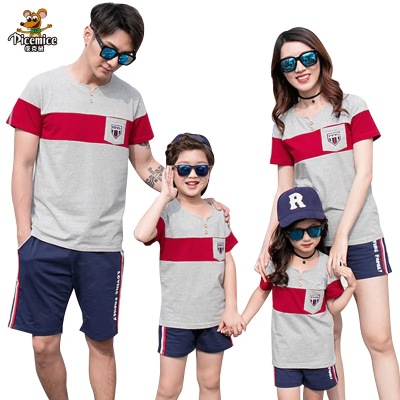 Family Matching Outfits 2019 Summer Style Fashion T shirt Short Pants Family Clothing Father Son Mother Daughter Clothes Set 
Family Matching Outfits 2019 Summer Style Fashion T shirt Short Pants Family Clothing Father Son Mother Daughter Clothes Set