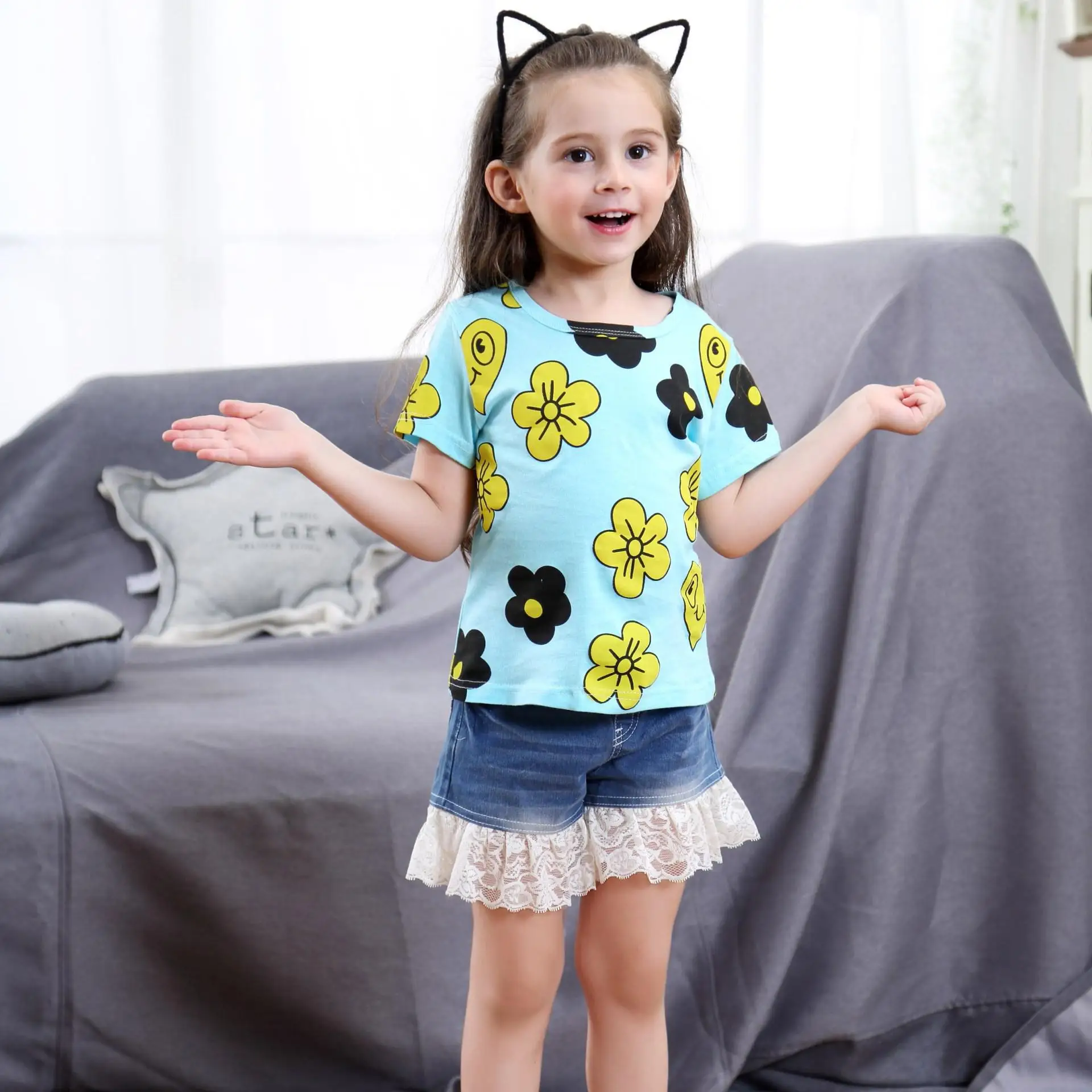 2018 European and American spring and summer new children's wear printing cotton fashion flowers girl t-shirt
2018 European and American spring and summer new children's wear printing cotton fashion flowers girl t-shirt