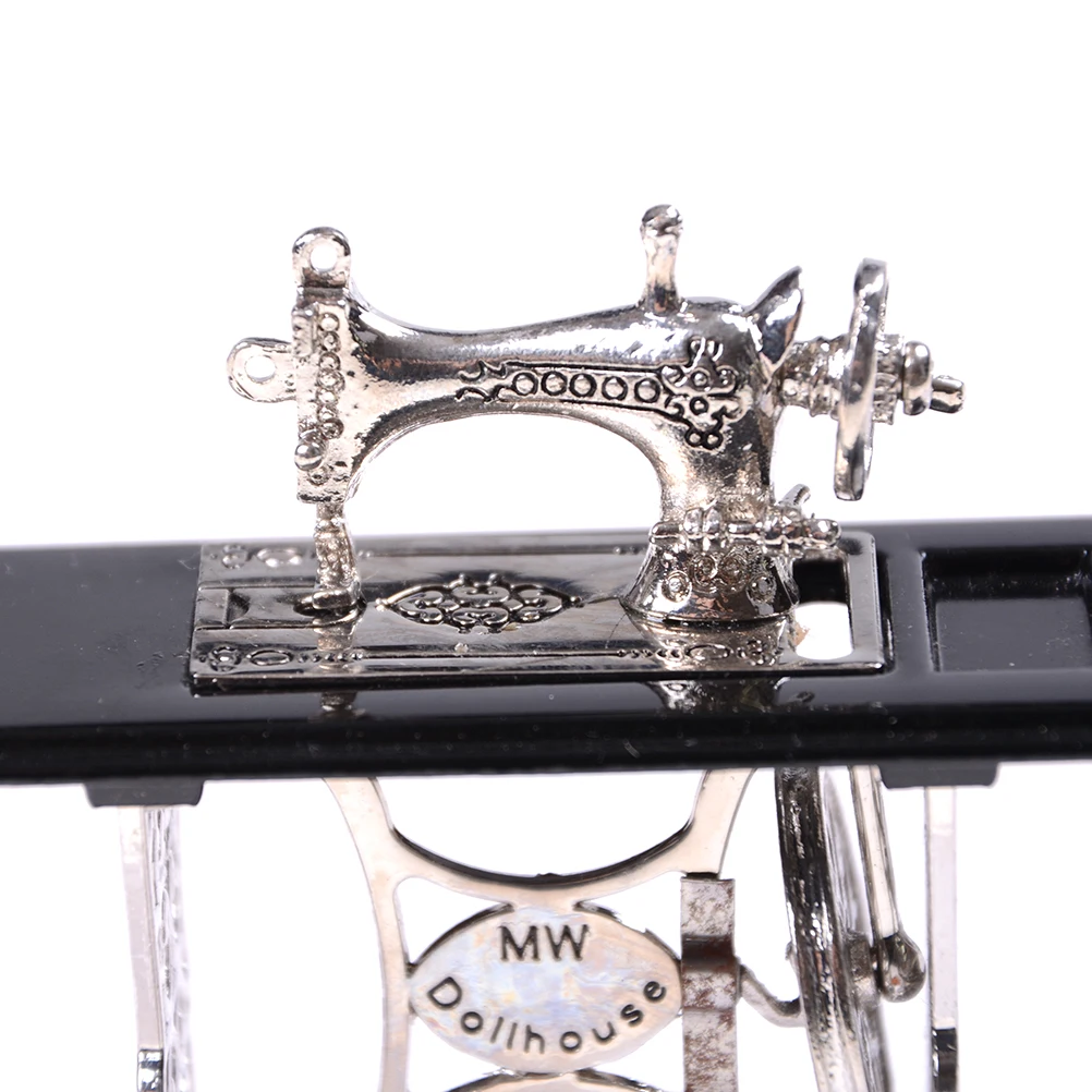 Children Pretend Play Toys Dollhouse Accessories Miniature Mini Retro Sewing Machine Furniture Toys for Doll House Decor
Children Pretend Play Toys Dollhouse Accessories Miniature Mini Retro Sewing Machine Furniture Toys for Doll House Decor