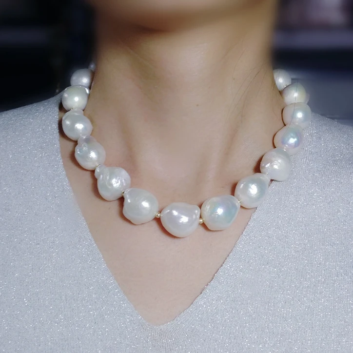 word real big White super bright Necklace Exotic natural pearls Baroque Style clavicular chain European and American women
word real big White super bright Necklace Exotic natural pearls Baroque Style clavicular chain European and American women