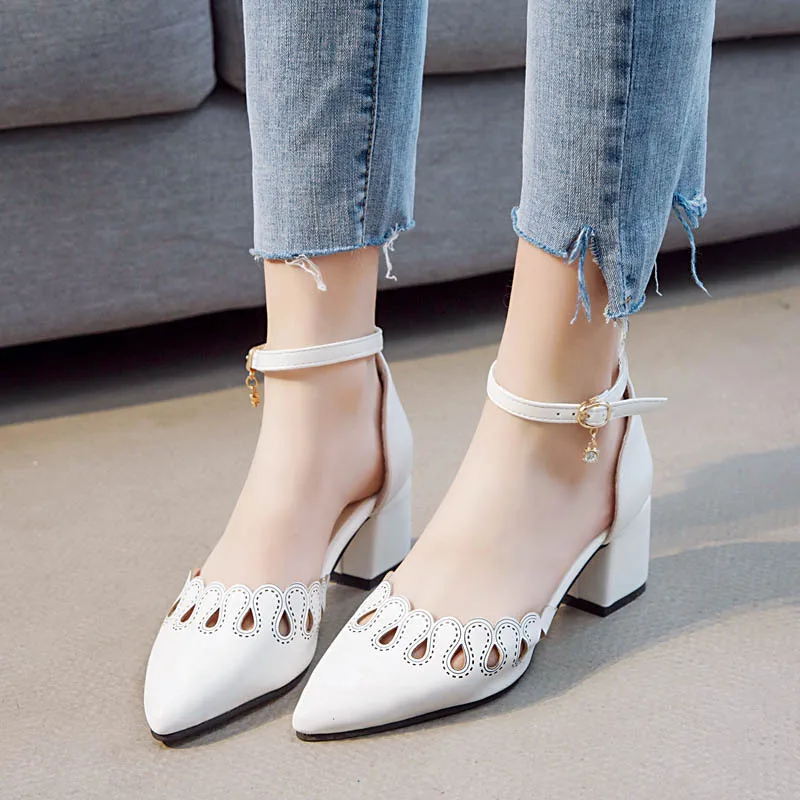 2019 Women's Shoes High Heels Sandals Solid Color Hollow Pointed Toe Shoes Sandals Square Heel Shoes Buckle Strap EUR34-39
2019 Women's Shoes High Heels Sandals Solid Color Hollow Pointed Toe Shoes Sandals Square Heel Shoes Buckle Strap EUR34-39