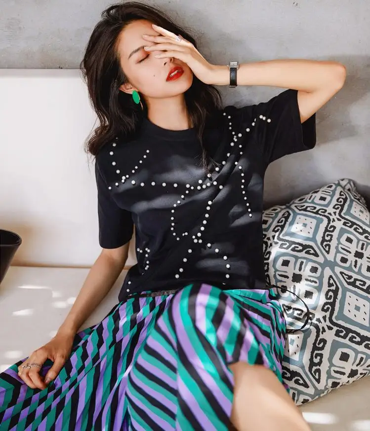 2018 Women Tops Summer O-neck T shirt Female Round Neck Top Black Beading Loose Short Sleeve T-shirt 183139
2018 Women Tops Summer O-neck T shirt Female Round Neck Top Black Beading Loose Short Sleeve T-shirt 183139