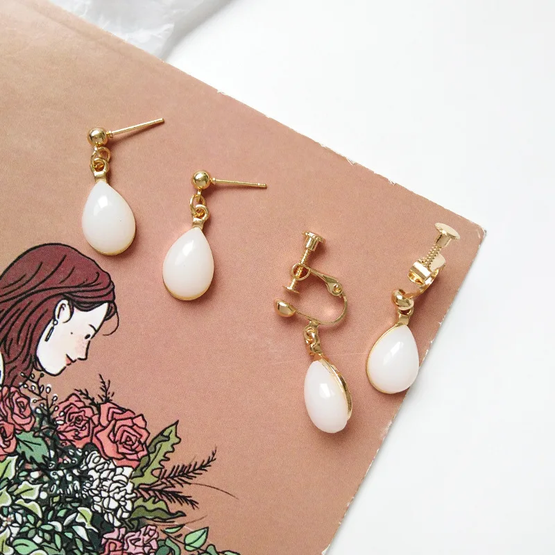 Vintage Resin Water Drop Crystal Stone Short Clips on Earring Without Piercing No Hole White Pearl Clip Earrings
Vintage Resin Water Drop Crystal Stone Short Clips on Earring Without Piercing No Hole White Pearl Clip Earrings