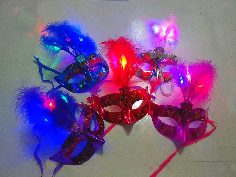 2015 New LED Glowing Party Mask Birthday Halloween Princess Feather Mask PVC Masquerade Venetian Masks Girl Gift Party mask
2015 New LED Glowing Party Mask Birthday Halloween Princess Feather Mask PVC Masquerade Venetian Masks Girl Gift Party mask