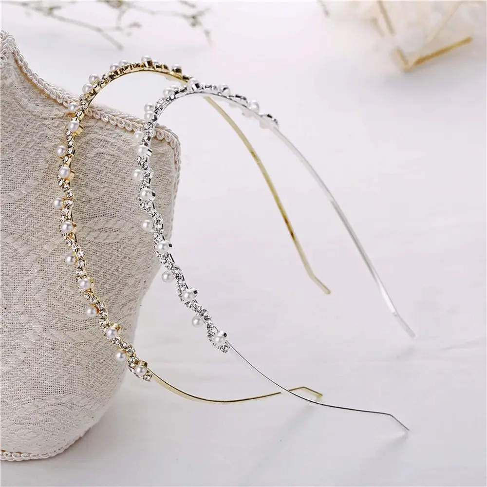 1Pc 2019 Fashion New Hairband Women Crystal Rhinestone Pearl Headband Gold Silver Color Head Piece Ladies Girls Hair Accessories
1Pc 2019 Fashion New Hairband Women Crystal Rhinestone Pearl Headband Gold Silver Color Head Piece Ladies Girls Hair Accessories
