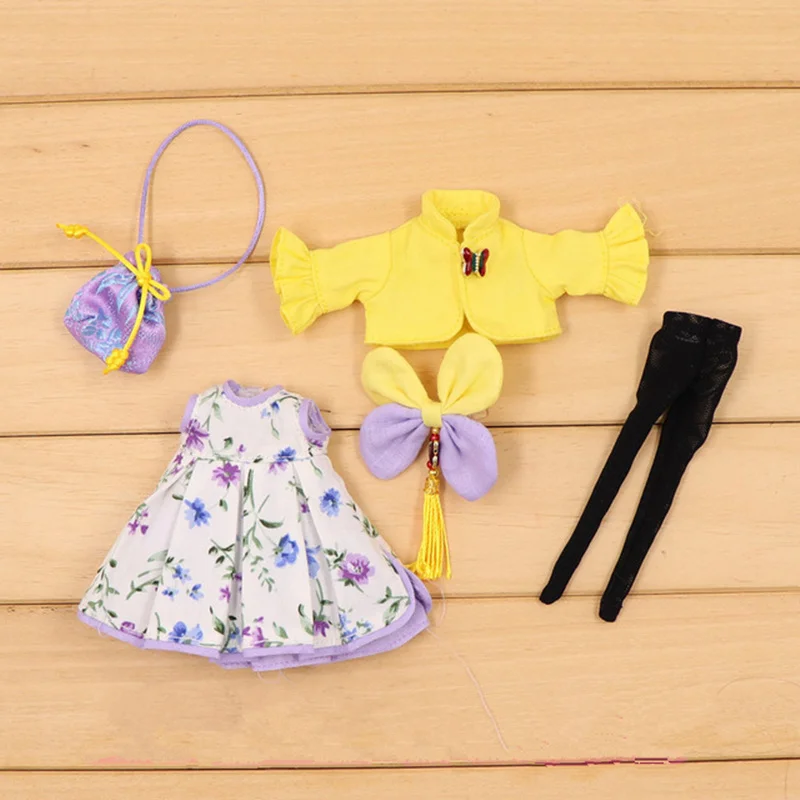Middle Blyth doll yellow coat with flower dress with purple bag and stocking with hairpin cute outfit free shipping
Middle Blyth doll yellow coat with flower dress with purple bag and stocking with hairpin cute outfit free shipping