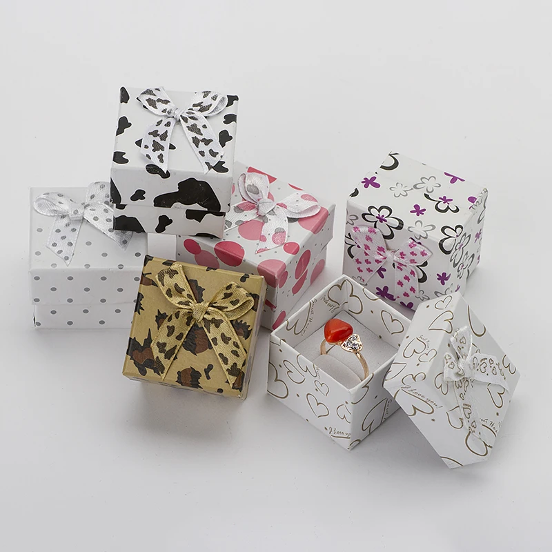 12pcs Paper Ring Box 4x4x3cm Jewelry Accessories Carrying Cases for Wedding Ring Boxes Black and White Pattern Gift Packaging
12pcs Paper Ring Box 4x4x3cm Jewelry Accessories Carrying Cases for Wedding Ring Boxes Black and White Pattern Gift Packaging