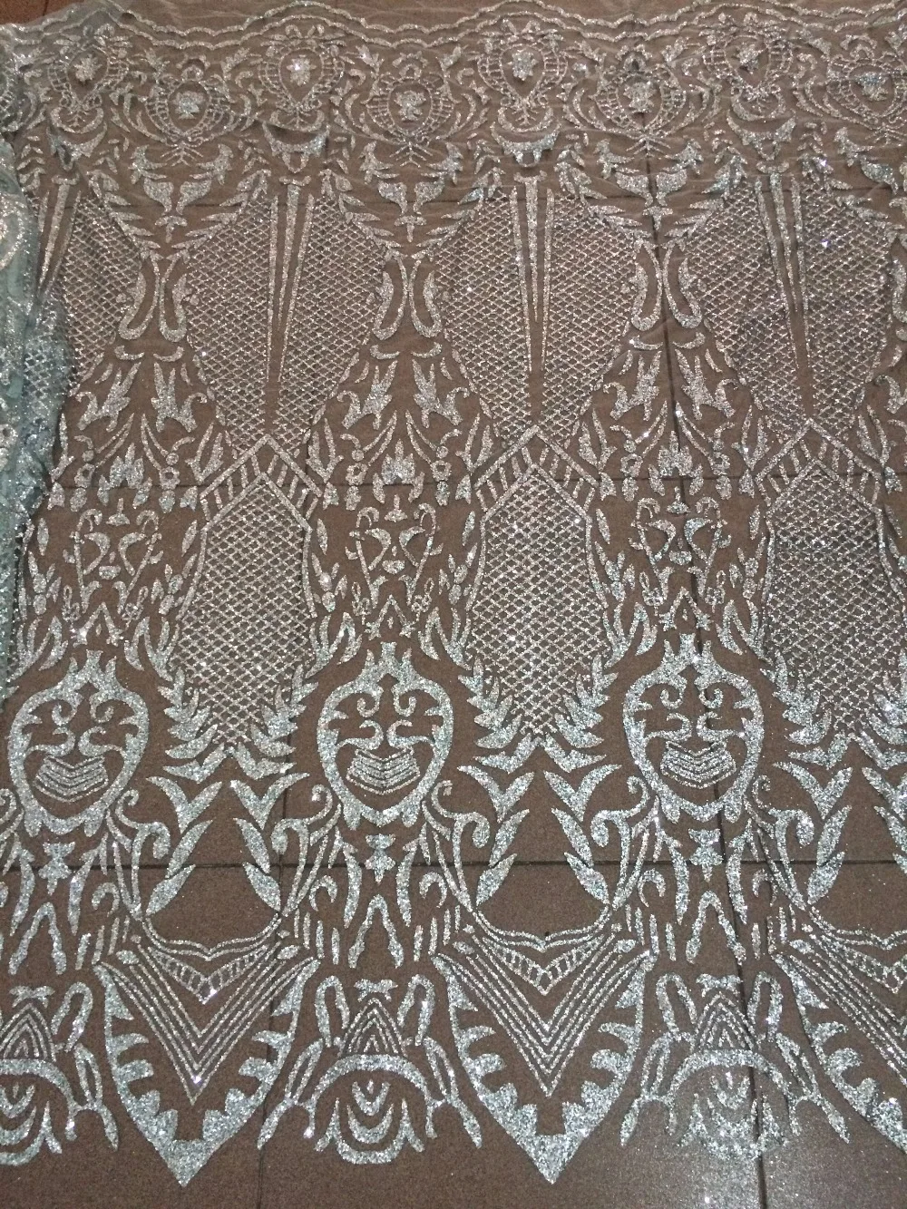 nice looking silver african tulle net lace fabric z-han91023 special tulle lace fabric with glued glitter
nice looking silver african tulle net lace fabric z-han91023 special tulle lace fabric with glued glitter