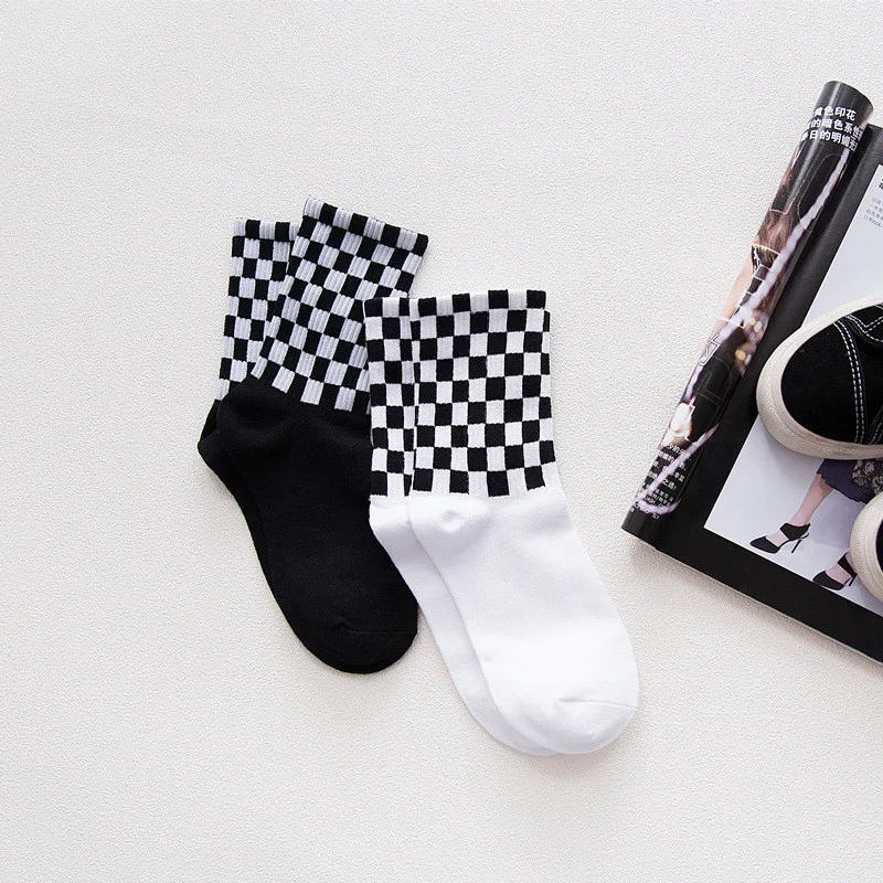 2 Pair/Lot Harajuku Women Socks Black White Plaid Square Crew Socks Fashion Street Wind Checkboard Checks Dress Sox
2 Pair/Lot Harajuku Women Socks Black White Plaid Square Crew Socks Fashion Street Wind Checkboard Checks Dress Sox