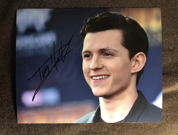 

hand signed Tom Holland Avengers: Endgame autographed photo 8*10 inches 042019B