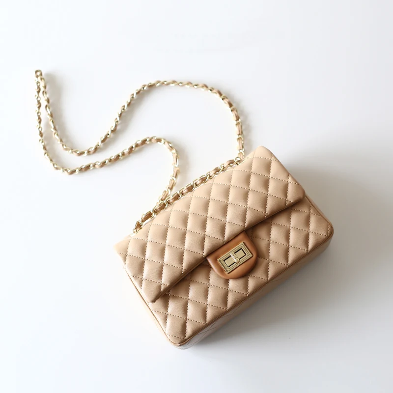 LACATTURA bags manufacturer channel messenger bag for women high quality maleta de maquiagem lady crossbody bag chain flap bolsa
LACATTURA bags manufacturer channel messenger bag for women high quality maleta de maquiagem lady crossbody bag chain flap bolsa