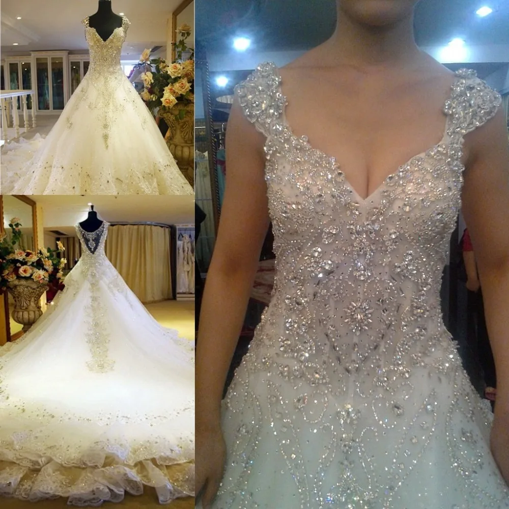 Luxury wedding dress 2016 Promotion Czech Crystal Floor Length Princess Lace Wedding Dress Latest Fashion Design Without Train
Luxury wedding dress 2016 Promotion Czech Crystal Floor Length Princess Lace Wedding Dress Latest Fashion Design Without Train