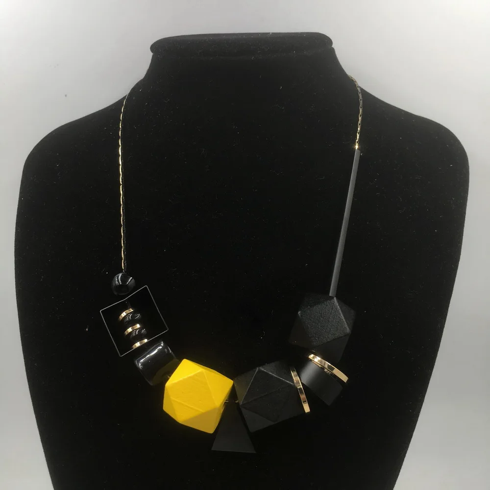 Large Yellow Wooden Beads Pendant Necklace Women Cheap Chinese Jewelry Statement Necklaces Black Chain Fashion Accessories 2019
Large Yellow Wooden Beads Pendant Necklace Women Cheap Chinese Jewelry Statement Necklaces Black Chain Fashion Accessories 2019