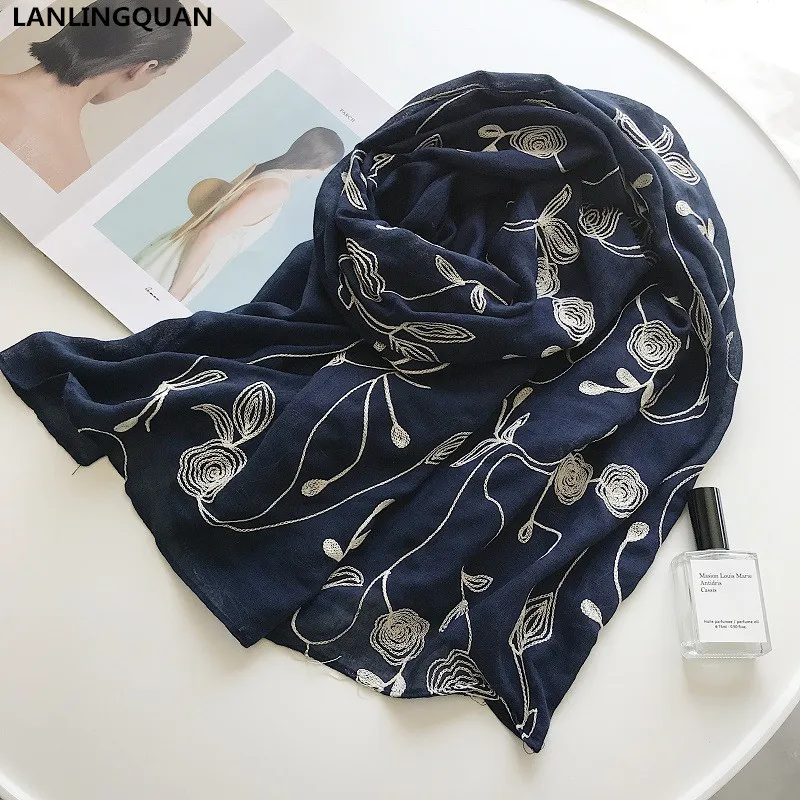 Scarf Luxury Brand Embroidery Bandanas 2018 Fashion Women Warm Bufanda De Seda Summer Autumn New Shawl Pashmina Women Scarves
Scarf Luxury Brand Embroidery Bandanas 2018 Fashion Women Warm Bufanda De Seda Summer Autumn New Shawl Pashmina Women Scarves