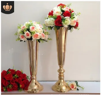 Trumpet vase,2018 the new wedding props 60 cm gold T platform leads the wedding road to the main table vase.
Trumpet vase,2018 the new wedding props 60 cm gold T platform leads the wedding road to the main table vase.
