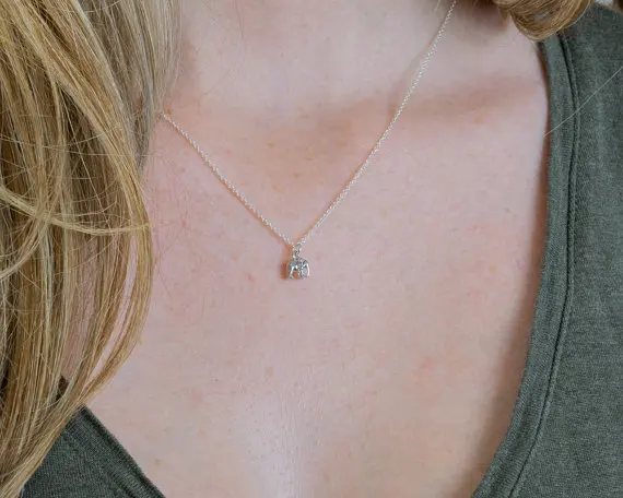 Auspicious baby elephant necklace Single layer simple elephant elephant pendant Lovers Gifts
Auspicious baby elephant necklace Single layer simple elephant elephant pendant Lovers Gifts