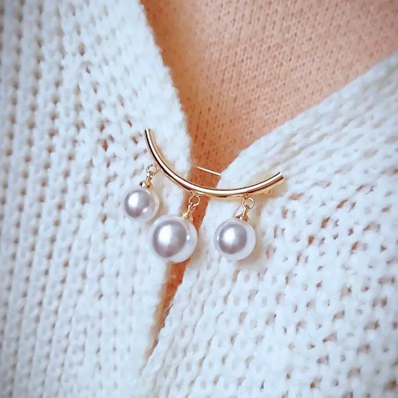 Vneck line Fixed Clasp Simple Style Lapel Pearl Brooches For Women Anti Slip Sweater Cardigan Pin Korean Style Women Accessories
Vneck line Fixed Clasp Simple Style Lapel Pearl Brooches For Women Anti Slip Sweater Cardigan Pin Korean Style Women Accessories