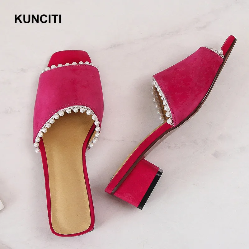 2019 Suede Leather Women Slippers Summer Pearl Beading Slides Square Toe Ladies Genuine Leather Fashion Scuffs Med Heel T949
2019 Suede Leather Women Slippers Summer Pearl Beading Slides Square Toe Ladies Genuine Leather Fashion Scuffs Med Heel T949