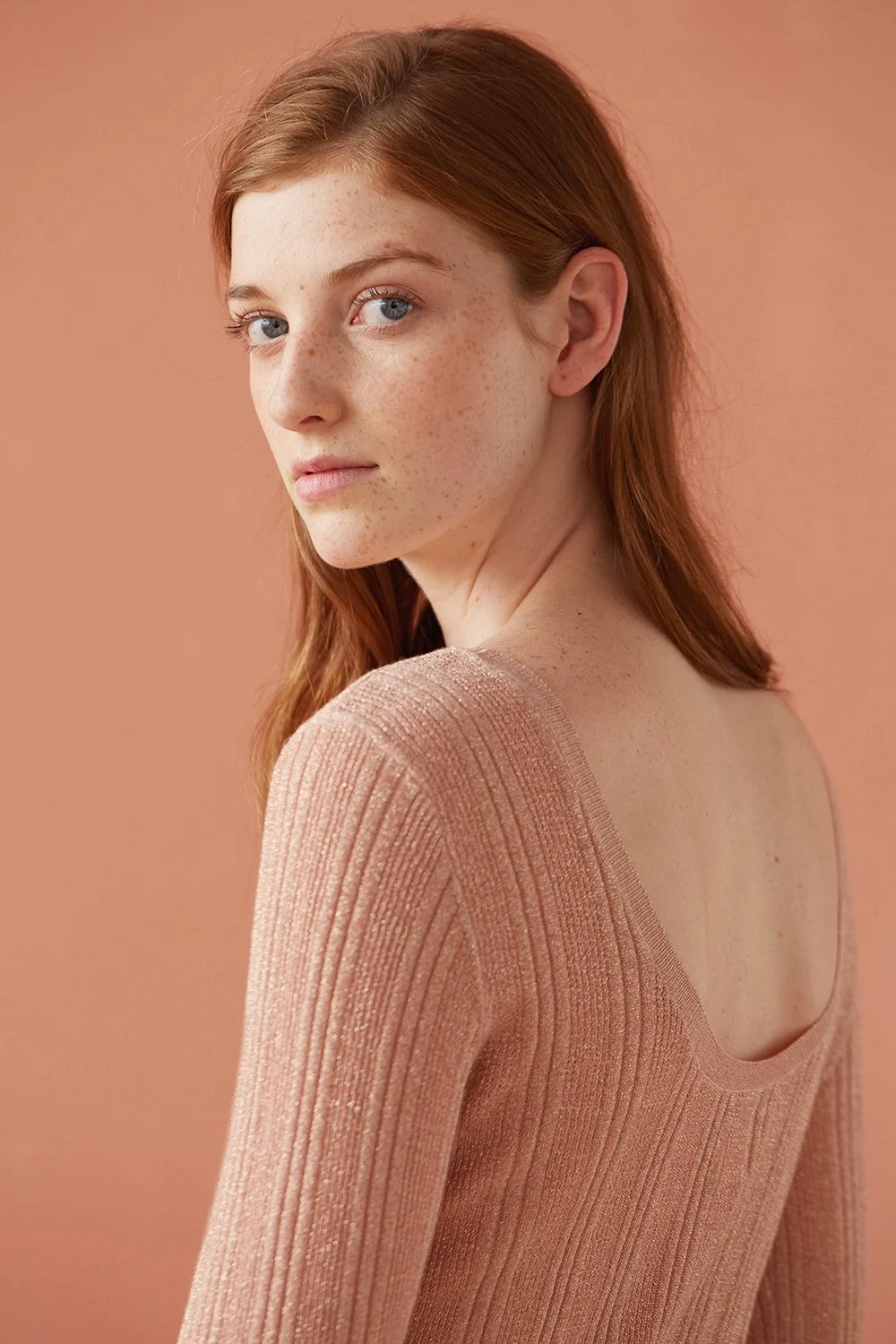 2019 Spring and Summer Soft Golden Silk Bottoming Shirt Slim Thin Sweater
2019 Spring and Summer Soft Golden Silk Bottoming Shirt Slim Thin Sweater