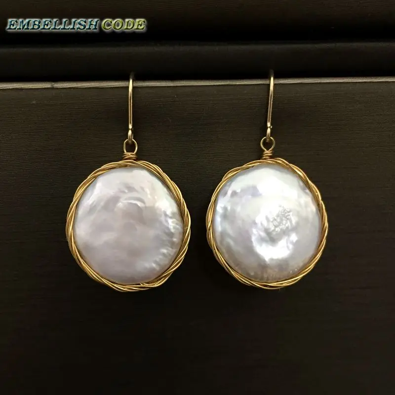 NEW Design Hand made winding baroque stely coin button flat round shape white hook dangle earring golden wire Special for women
NEW Design Hand made winding baroque stely coin button flat round shape white hook dangle earring golden wire Special for women