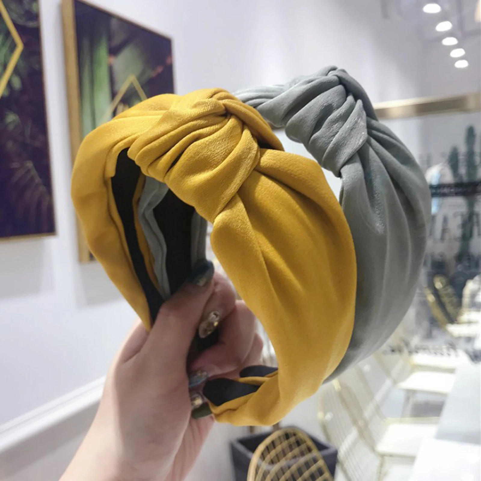 New Classic Hairband Women Wide Side Headband Bow Knot Headdress Soft Solid Hair Accessories For Adult Turban Hair Hoop
New Classic Hairband Women Wide Side Headband Bow Knot Headdress Soft Solid Hair Accessories For Adult Turban Hair Hoop