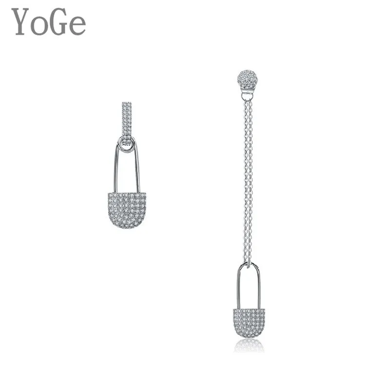 YoGe E0847 fashion AAA cubic zirconia unsymmetrical lock shaped earrings,women's accessaries.
YoGe E0847 fashion AAA cubic zirconia unsymmetrical lock shaped earrings,women's accessaries.