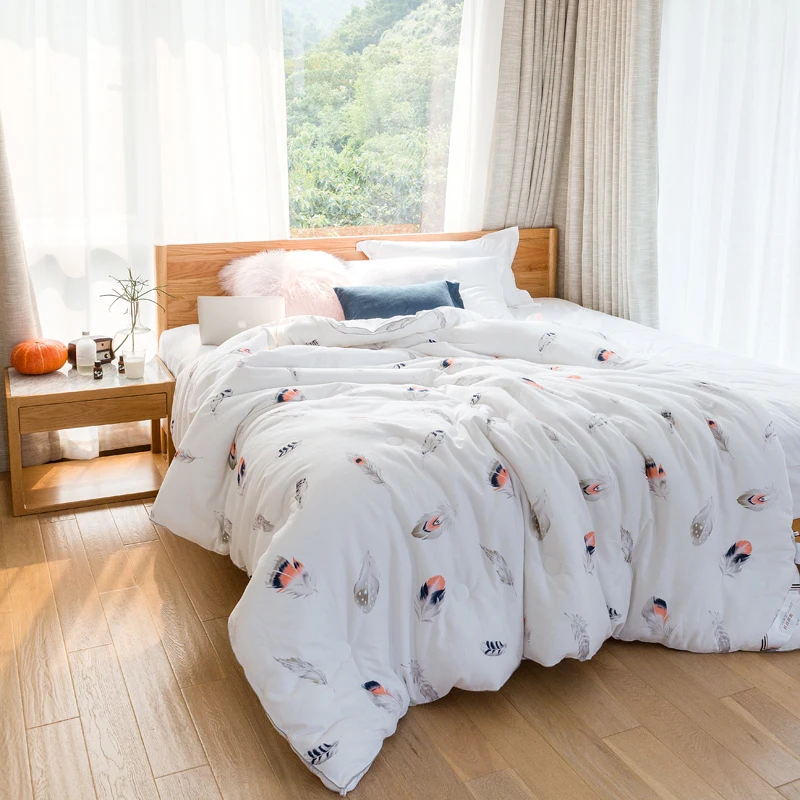 Simple brief style feathers print winter Thick and warm quilt 100% Cotton fabric polyester filling Queen King size comforter
Simple brief style feathers print winter Thick and warm quilt 100% Cotton fabric polyester filling Queen King size comforter