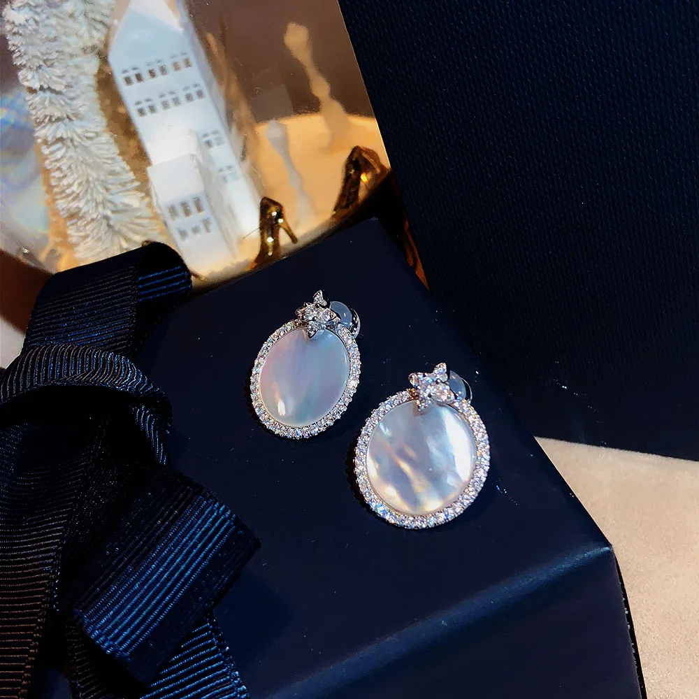 The new hot S925 pure silver circular Natural shellfish Eardrop fashion jewelryu popular female Sweet Lovely the earring
The new hot S925 pure silver circular Natural shellfish Eardrop fashion jewelryu popular female Sweet Lovely the earring