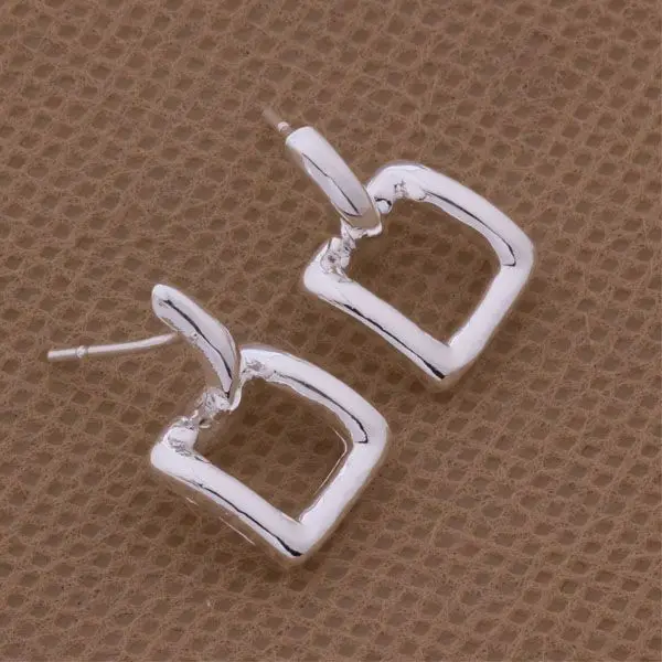 AE235 Hot 925 sterling silver earrings , 925 silver fashion jewelry , Four squares /cdiakupa anlajesa
AE235 Hot 925 sterling silver earrings , 925 silver fashion jewelry , Four squares /cdiakupa anlajesa