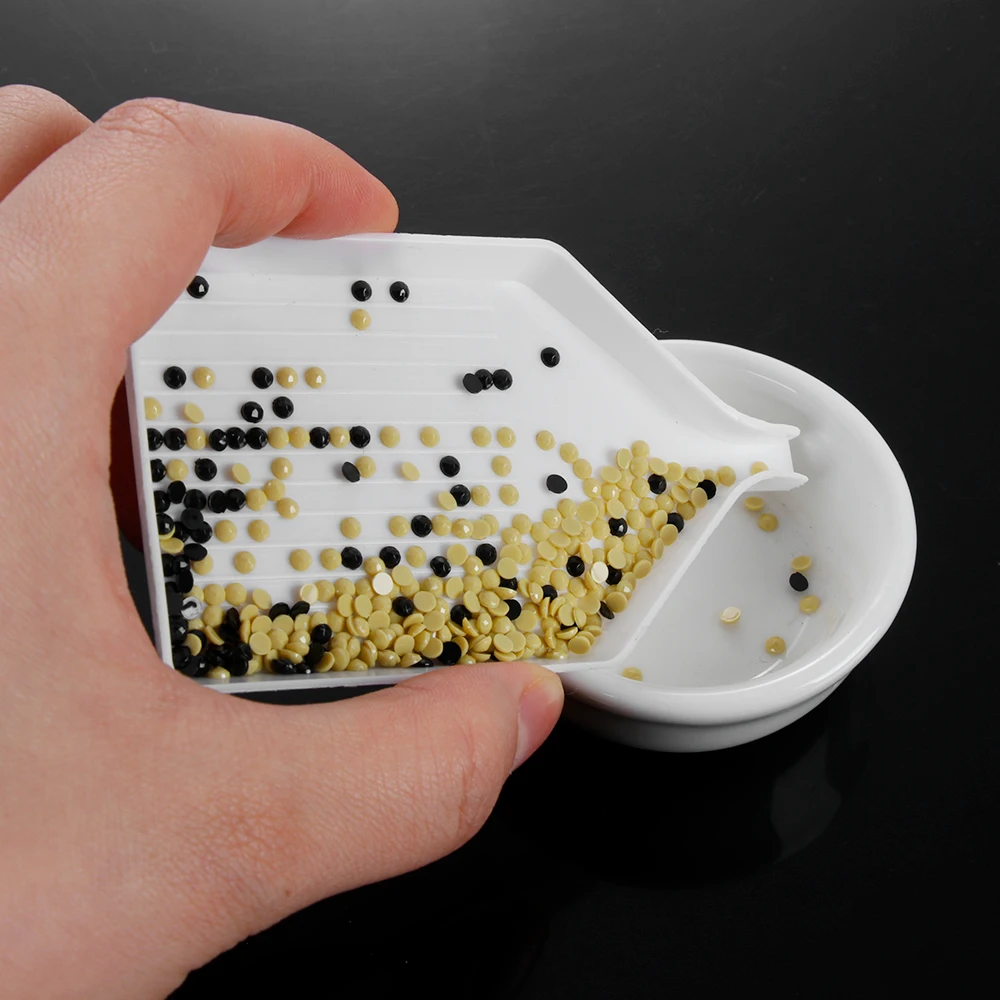 5pcs/lot Tray Diamond Point Drill Plate Diamond Painting Accessories Diamond Embroidery Essential Tools Square Round Bead New
5pcs/lot Tray Diamond Point Drill Plate Diamond Painting Accessories Diamond Embroidery Essential Tools Square Round Bead New