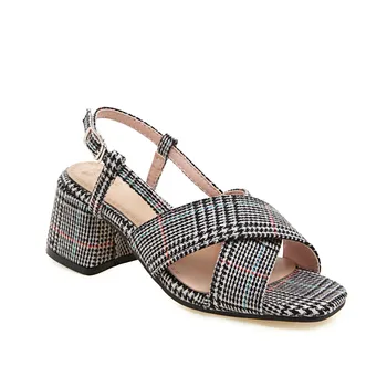 Openwork sandals in the summer of 2019, the new product is thick with the square head 40-43 buckle with women's shoes
Openwork sandals in the summer of 2019, the new product is thick with the square head 40-43 buckle with women's shoes