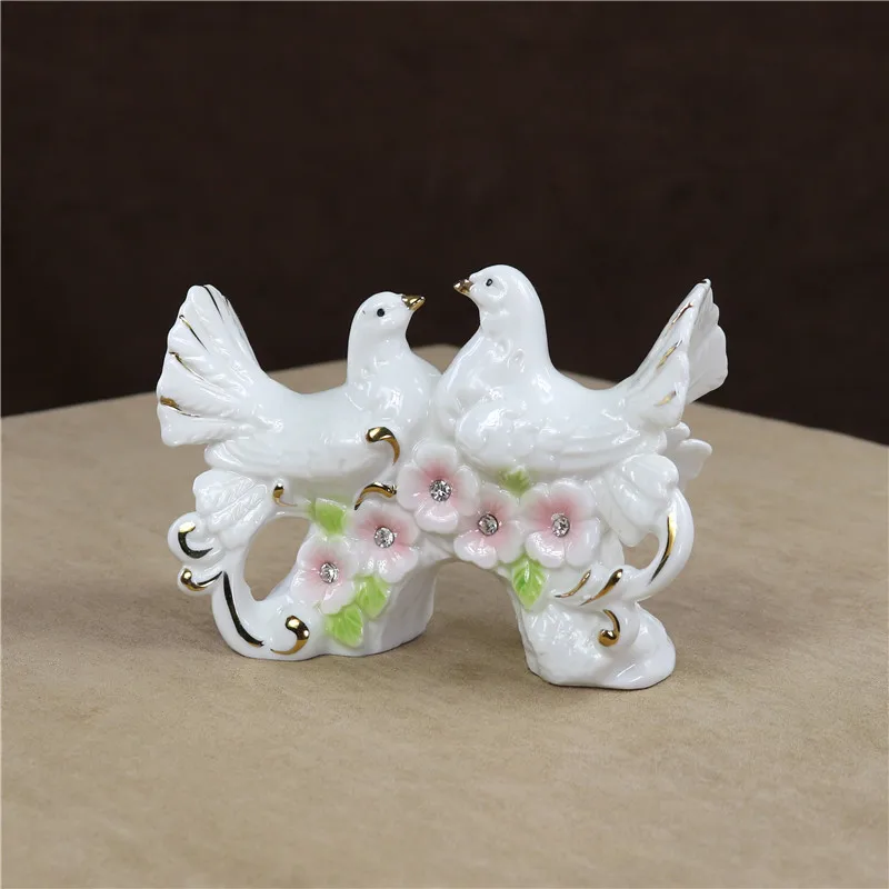 Porcelain Couple Pigeon Sculpture Ceramic Dove Lovers Statue Bird Decor Craft Ornament for Wedding Gift Valentine's Day keepsake
Porcelain Couple Pigeon Sculpture Ceramic Dove Lovers Statue Bird Decor Craft Ornament for Wedding Gift Valentine's Day keepsake